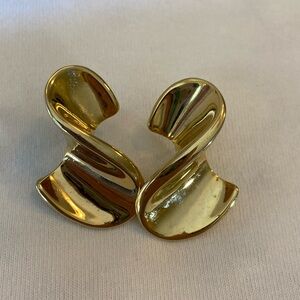 Vintage signed TAT Freeform Gold Tone Chic Earrings